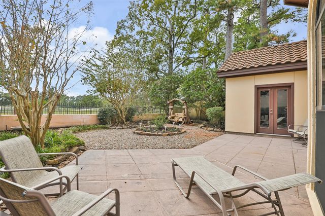 16 Kingwood Villas Court, Kingwood, TX 77339