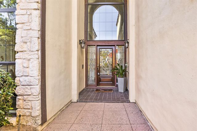 16 Kingwood Villas Court, Kingwood, TX 77339