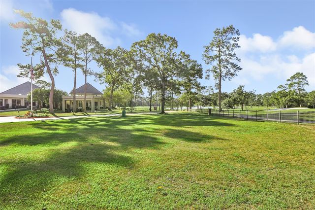 16 Kingwood Villas Court, Kingwood, TX 77339