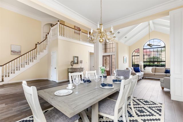 16 Kingwood Villas Court, Kingwood, TX 77339