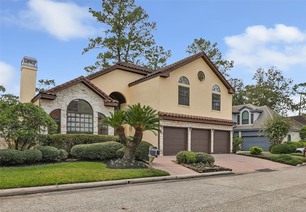 16 Kingwood Villas Court, Kingwood, TX 77339