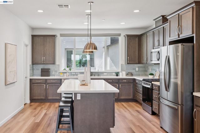 5606 Glass Rd, Dublin, CA 94568