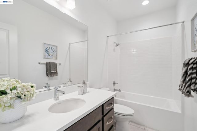 5606 Glass Rd, Dublin, CA 94568