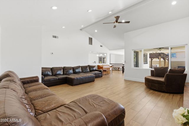 1655 E GLADE Avenue, Mesa, AZ 85204
