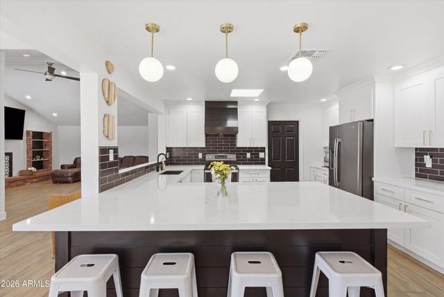 1655 E GLADE Avenue, Mesa, AZ 85204