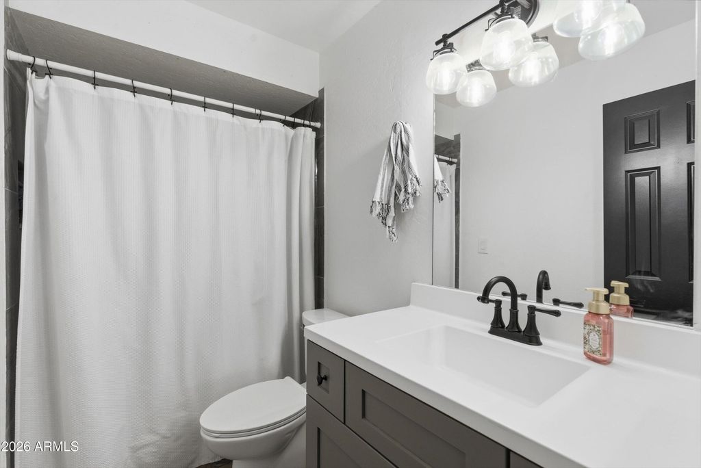 Image 30 of property listing at 1655 E GLADE Avenue, Mesa, AZ 85204