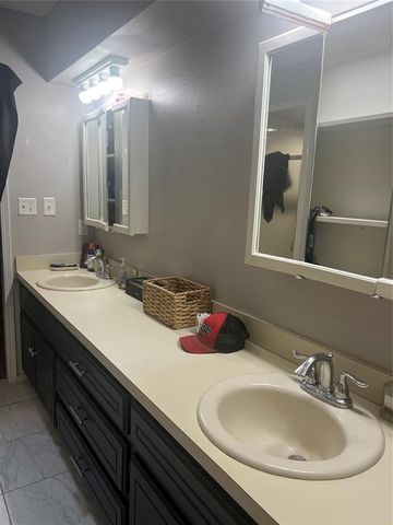 2912 Eastgate Drive, Seminole, OK 74868