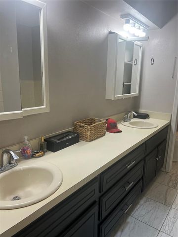 2912 Eastgate Drive, Seminole, OK 74868