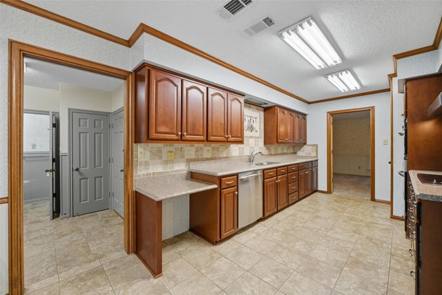 924 Ridgecrest Circle, Denton, TX 76205