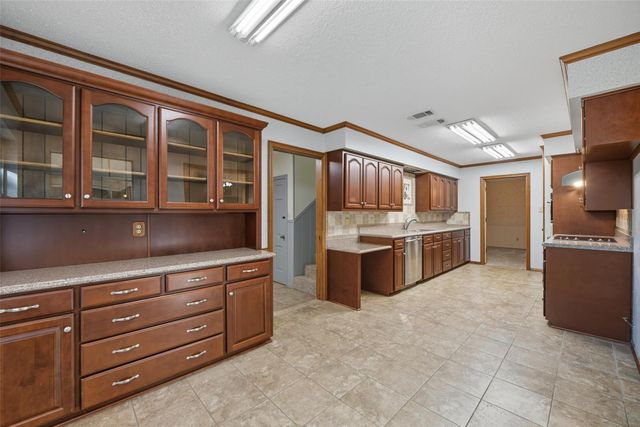 924 Ridgecrest Circle, Denton, TX 76205