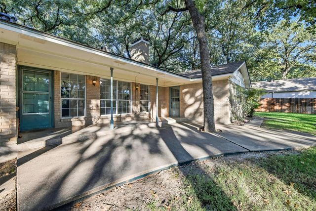 924 Ridgecrest Circle, Denton, TX 76205