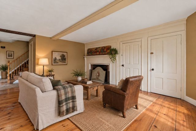 17 Elm St, North Reading, MA 01864