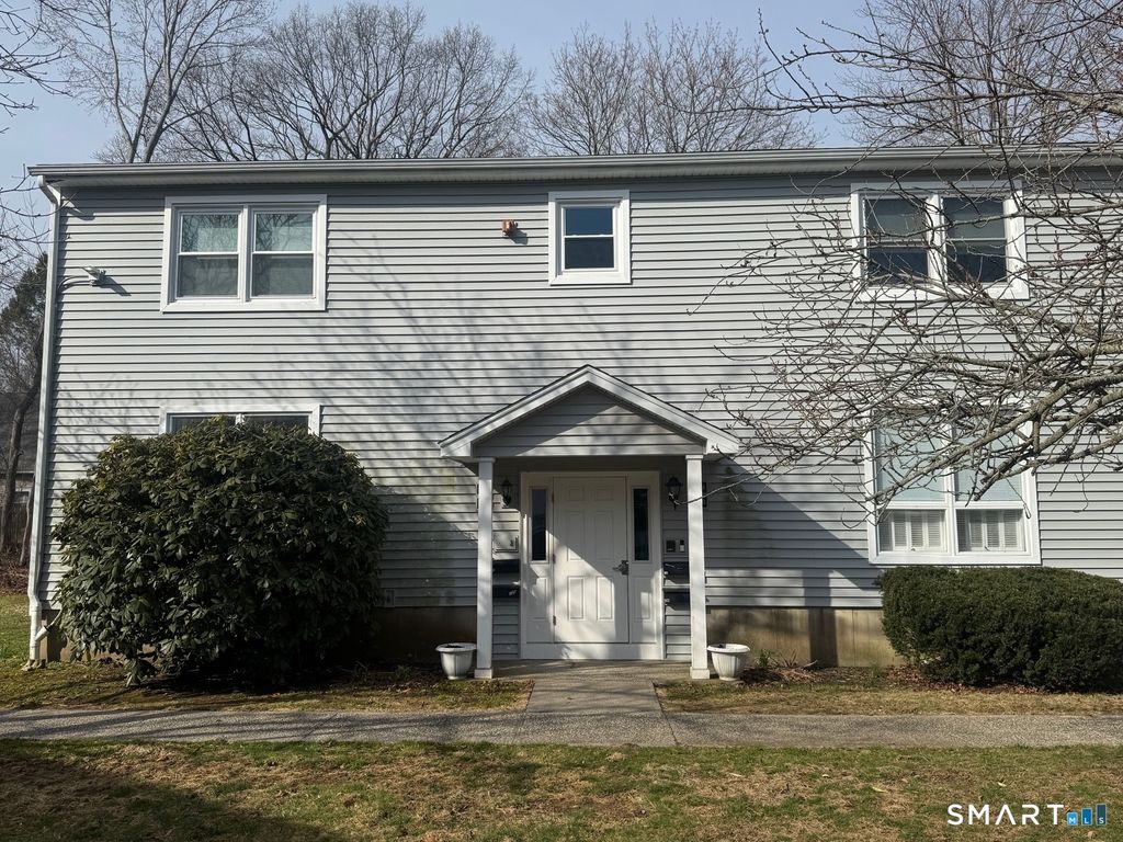 135 Carriage Path South 135, Milford, CT 06460