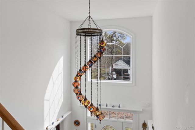 16 Gateway Court, Hampton Bays, NY 11946