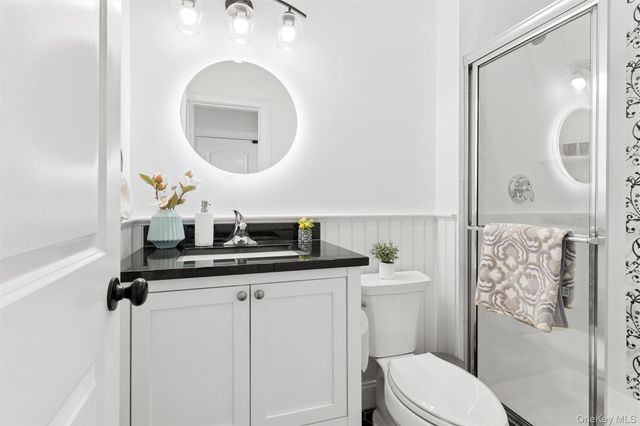 16 Gateway Court, Hampton Bays, NY 11946