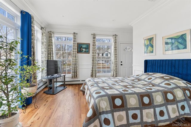 16 Gateway Court, Hampton Bays, NY 11946