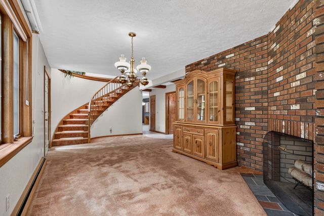 62 Hearthside Circle, Bedford, NH 03110