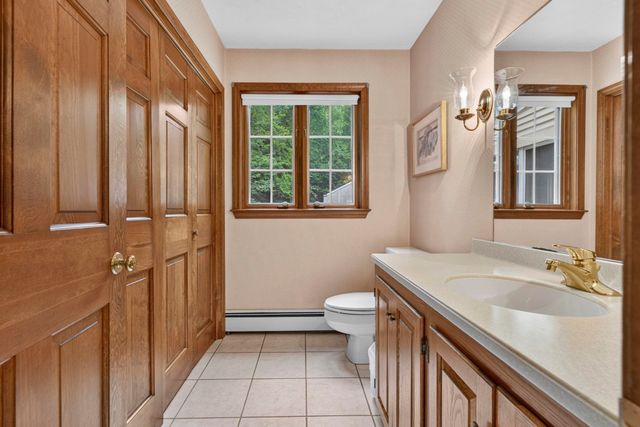 62 Hearthside Circle, Bedford, NH 03110