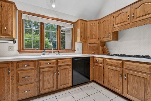62 Hearthside Circle, Bedford, NH 03110