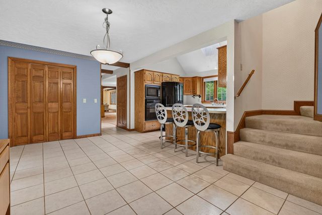 62 Hearthside Circle, Bedford, NH 03110