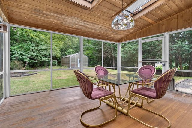 62 Hearthside Circle, Bedford, NH 03110