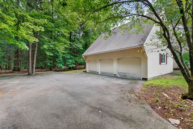 62 Hearthside Circle, Bedford, NH 03110