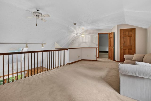 62 Hearthside Circle, Bedford, NH 03110