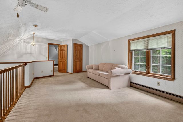 62 Hearthside Circle, Bedford, NH 03110