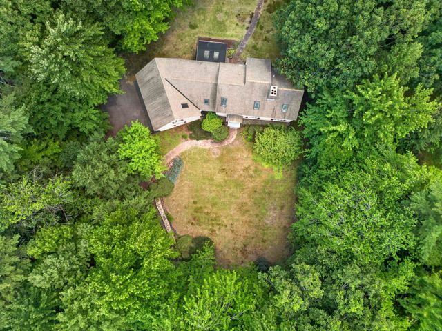 62 Hearthside Circle, Bedford, NH 03110