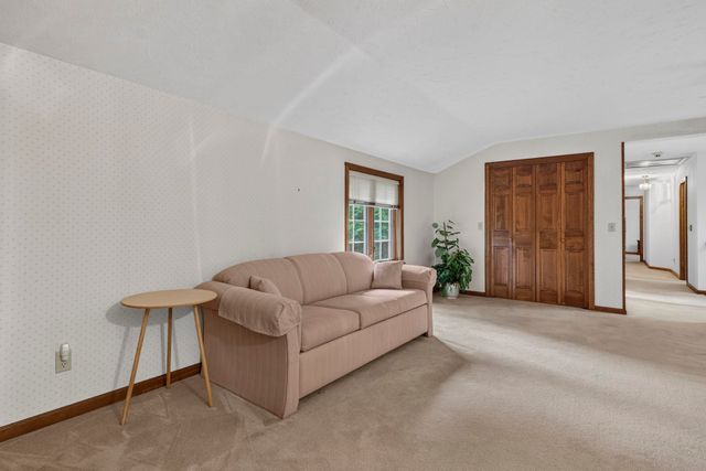 62 Hearthside Circle, Bedford, NH 03110