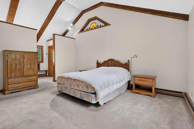 62 Hearthside Circle, Bedford, NH 03110