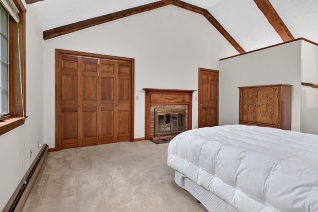 62 Hearthside Circle, Bedford, NH 03110