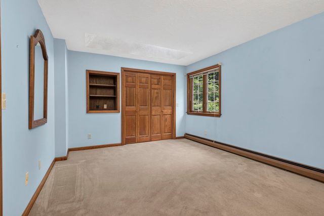 62 Hearthside Circle, Bedford, NH 03110