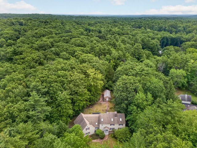 62 Hearthside Circle, Bedford, NH 03110
