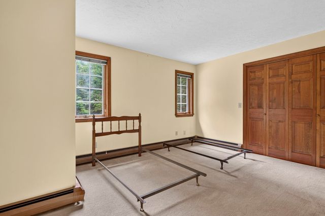 62 Hearthside Circle, Bedford, NH 03110
