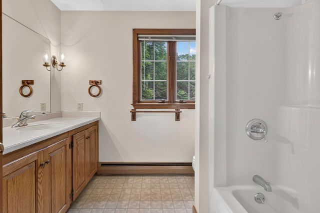 62 Hearthside Circle, Bedford, NH 03110