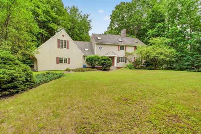 62 Hearthside Circle, Bedford, NH 03110