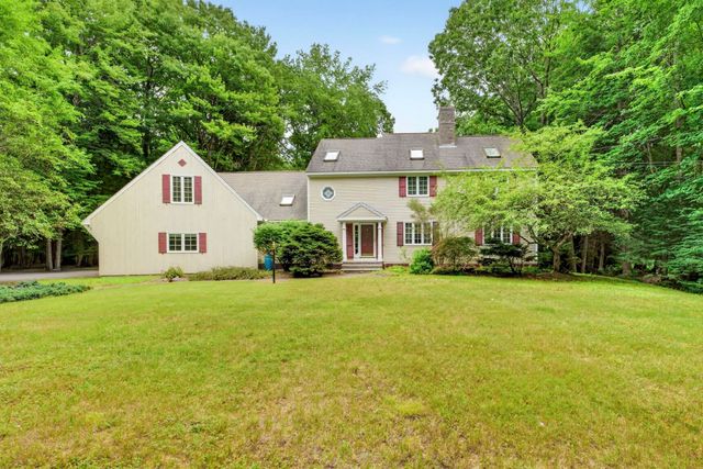 62 Hearthside Circle, Bedford, NH 03110