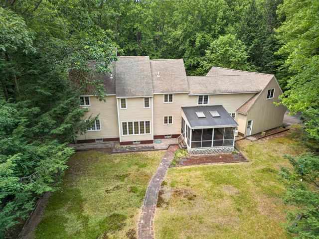 62 Hearthside Circle, Bedford, NH 03110