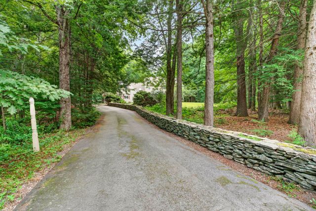 62 Hearthside Circle, Bedford, NH 03110
