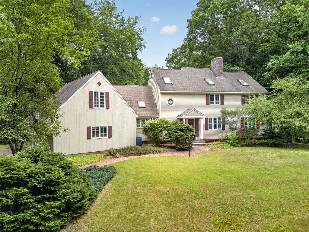 62 Hearthside Circle, Bedford, NH 03110