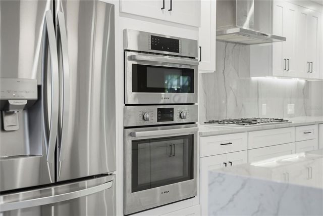 845 SNELL ISLE BOULEVARD NE, St Petersburg, FL 33704