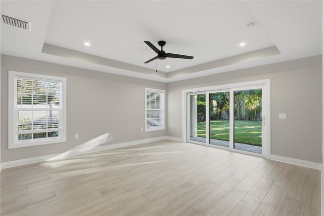 845 SNELL ISLE BOULEVARD NE, St Petersburg, FL 33704