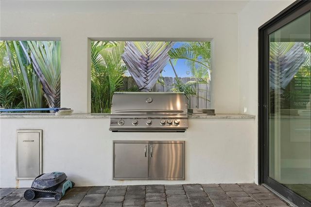 845 SNELL ISLE BOULEVARD NE, St Petersburg, FL 33704