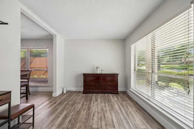 1047 Westlake Drive, Desoto, TX 75115