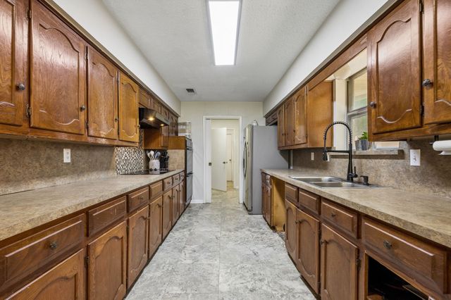 1047 Westlake Drive, Desoto, TX 75115