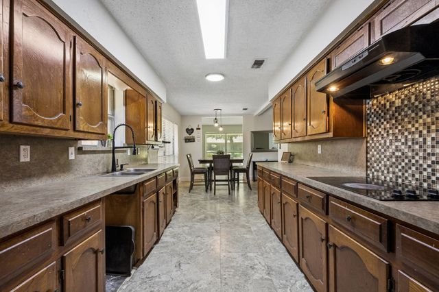 1047 Westlake Drive, Desoto, TX 75115