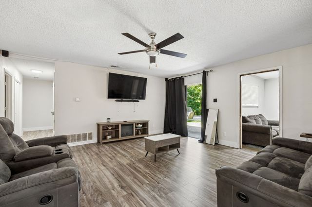 1047 Westlake Drive, Desoto, TX 75115