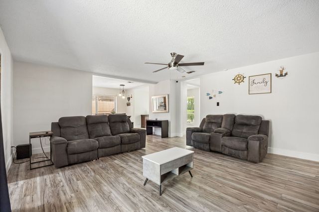 1047 Westlake Drive, Desoto, TX 75115
