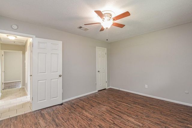 16618 Tibet Road, Friendswood, TX 77546